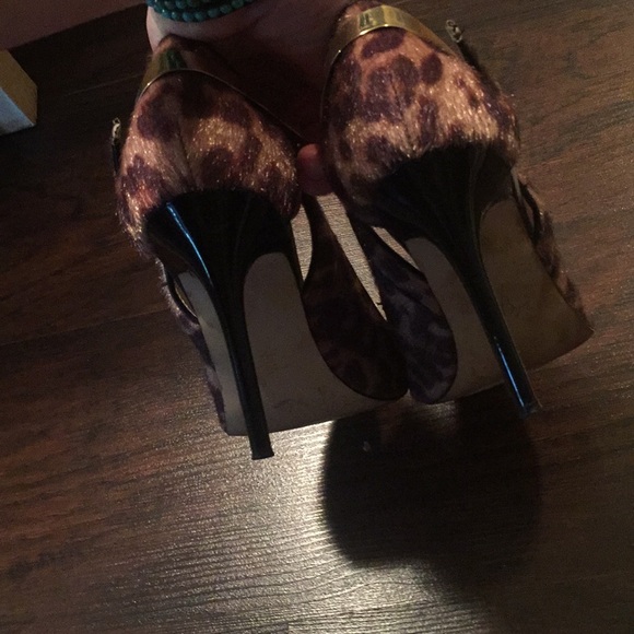 Jada Brave Leopard Pumps! - Picture 4 of 7